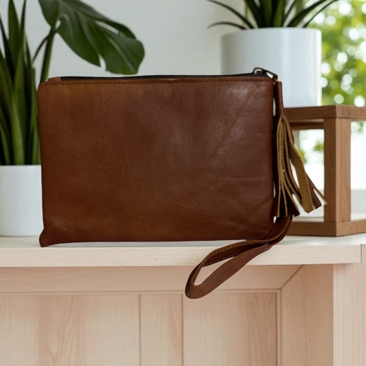 Wesley Cowhide Clutch E