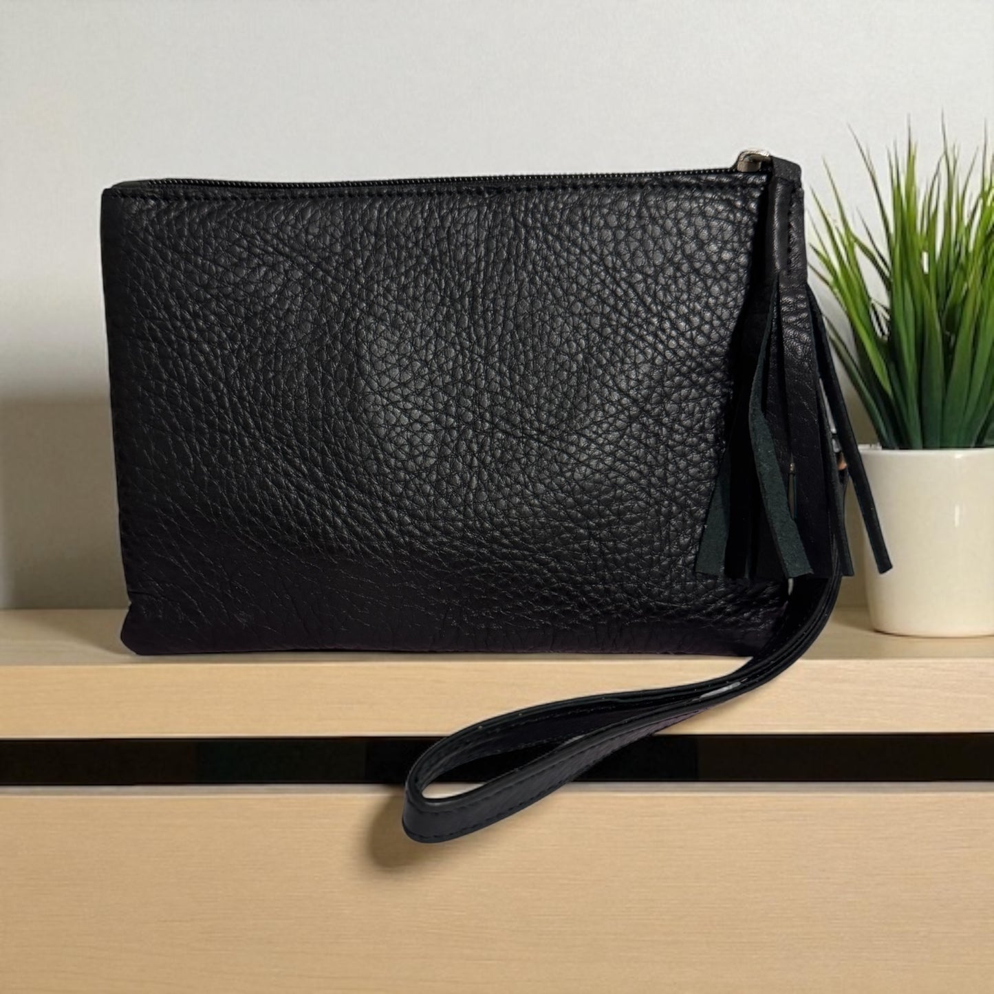 Wesley Cowhide Clutch D