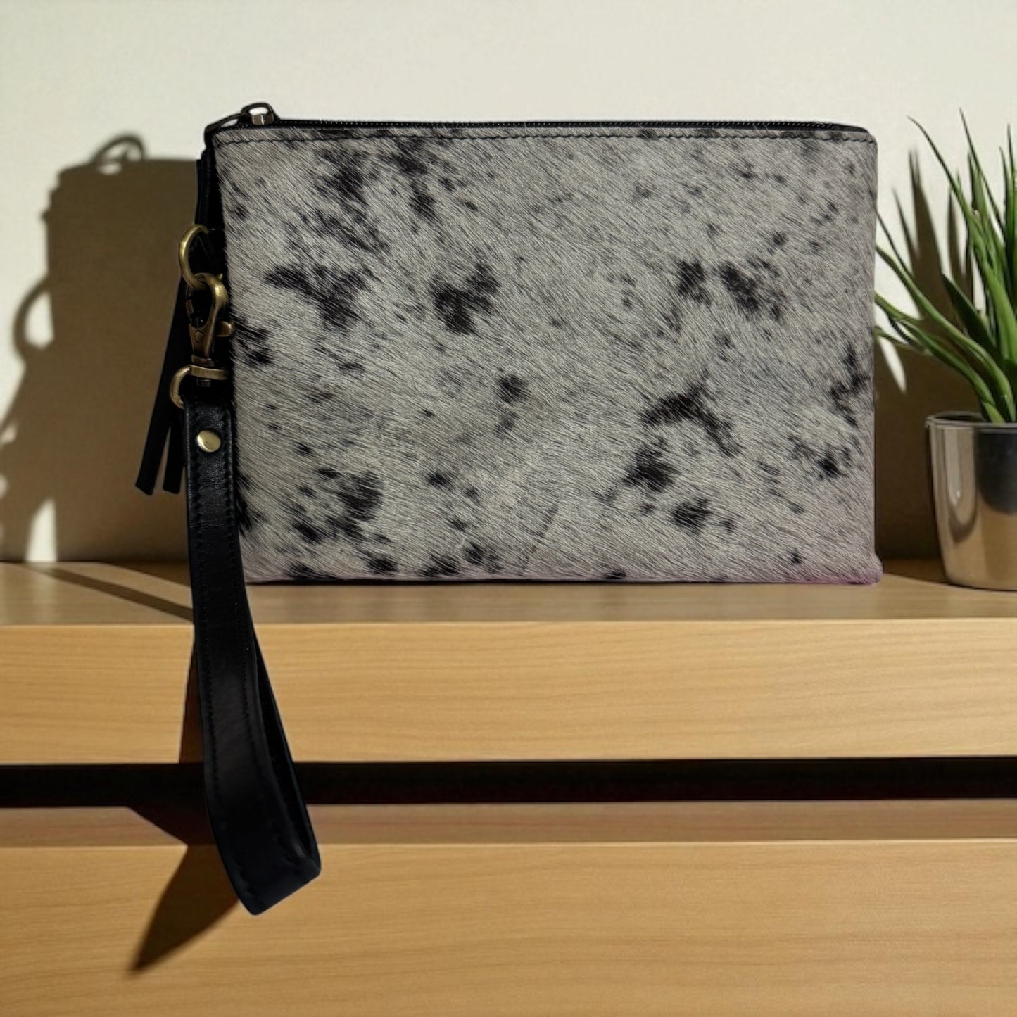 Wesley Cowhide Clutch D